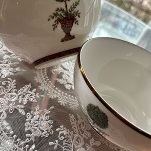 Lenox White Porcelain Mosaico D’Italia 2Bowls with Gold Trim and Green Plant Urn